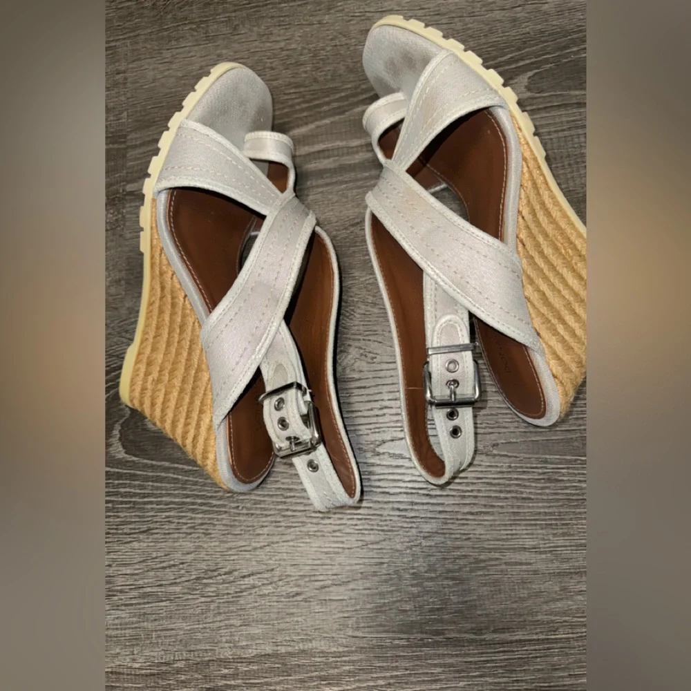 Donald J. Pliner Burgos Metallic Wedge Heel Sandals Cloth   Sz 8.5.  EUC!